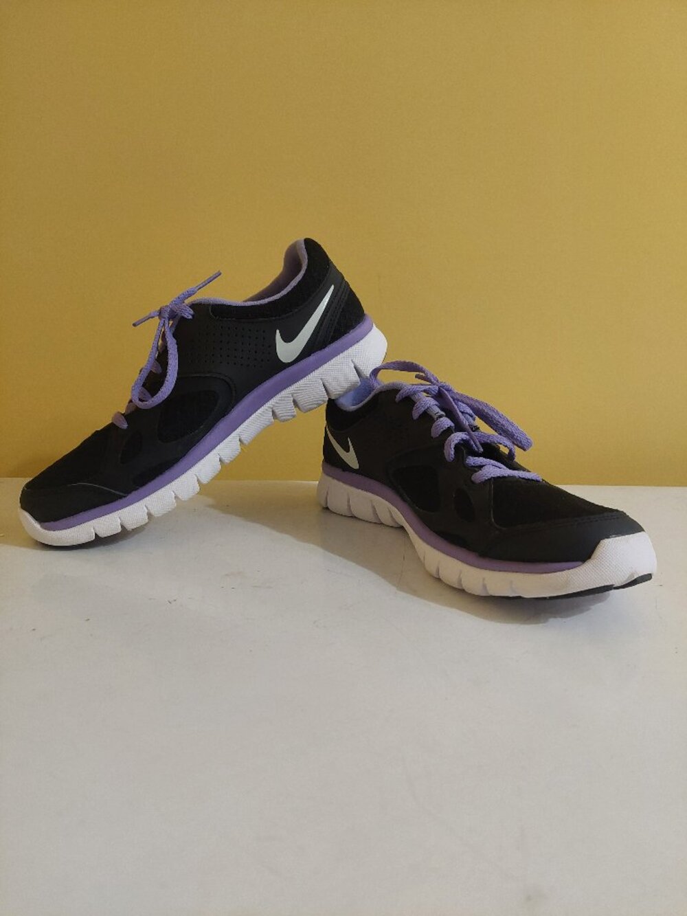 Women’s Black/Purple Mesh NIKE Running Shoes 512108-011 Size 6 1/2 in LIKE NEW